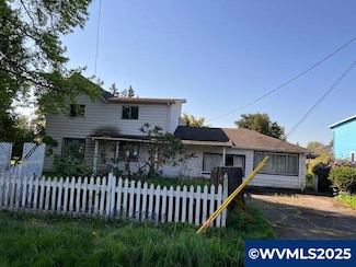 1514 E 7th St, Newberg, OR 97132