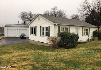 729 W 32nd St, Joplin, MO 64804