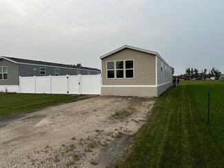 1017 1st St W, Thief River Falls, MN 56701