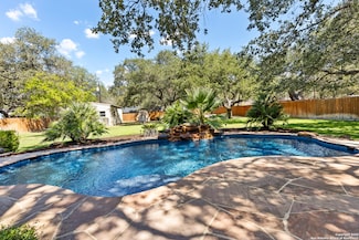 606 Ingram Rd, Devine, TX 78016