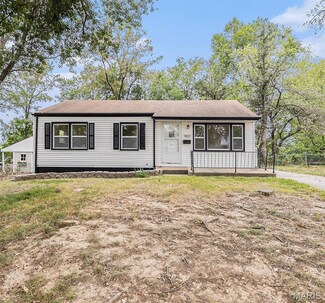 9807 Eastdell Dr, Saint Louis, MO 63136