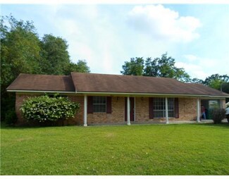11348 Pine Dr, Gulfport, MS 39503