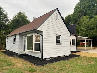 5075 Wilson View Dr, High Point, NC 27263