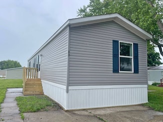781 W Walcott Rd Unit 13, Walcott, IA 52773