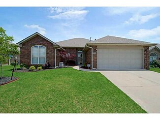 9012 Shady Grove Rd, Moore, OK 73160