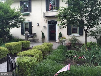 109 Penn St, Riverton, NJ 08077