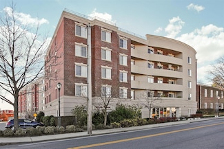 242 Maple Ave Unit 501, Westbury, NY 11590