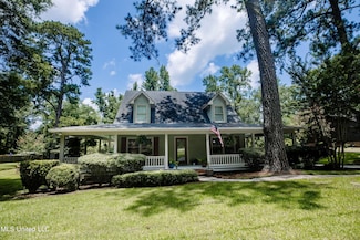 629 Cherry Ln, Laurel, MS 39440