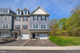 300 Rock Run Cir, Broomall, PA 19008