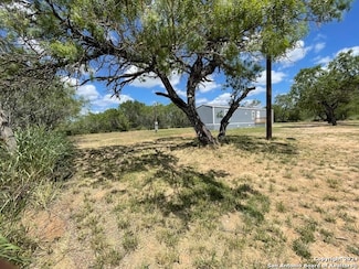 300 5th St, Pleasanton, TX 78064