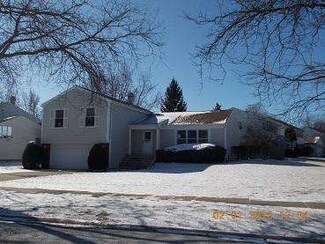 1370 Kent Ln, Buffalo Grove, IL 60089