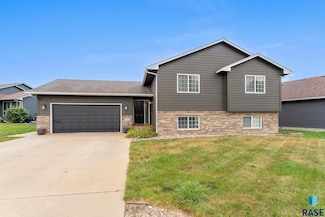 608 Honeysuckle Dr, Harrisburg, SD 57032