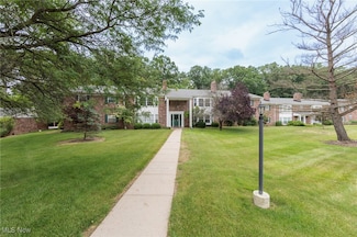 7030 Carriage Hill Dr Unit 202, Brecksville, OH 44141