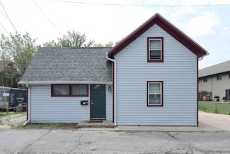 206 Roberts St, Waukesha, WI 53188