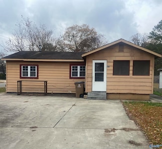 223 11th Ave SW, Decatur, AL 35601