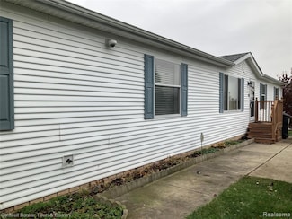 9740 Russell St, Northville, MI 48167