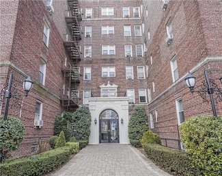 868 E 7th St Unit 3, Brooklyn, NY 11230