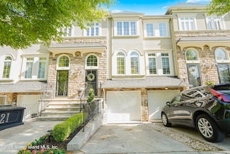 121 Presentation Cir, Staten Island, NY 10312
