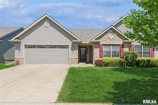 5421 Northwest Cir, Davenport, IA 52806