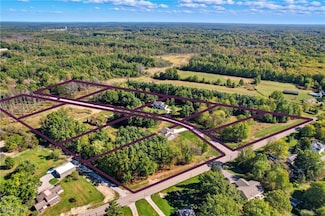 5 Nezbar Dr NW, Champion Township, OH 44481