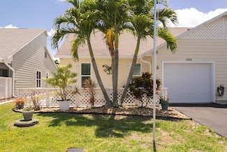 2524 SE Tropical Cir E, Port St. Lucie, FL 34952