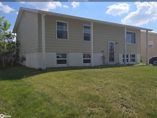 3709 Spruce Wood Dr NE, Cedar Rapids, IA 52402