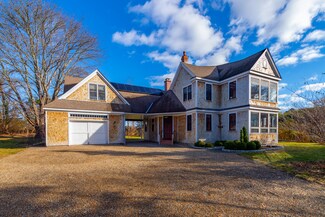 24 Peacegate Way, Vineyard Haven, MA 02568