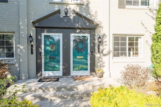 1735 Graefield Rd, Birmingham, MI 48009
