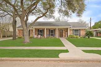 5618 Bankside Dr, Houston, TX 77096