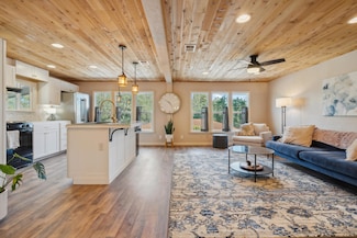 821 Saint Marks St, Redding, CA 96003