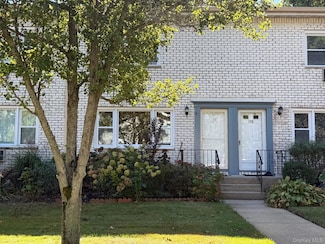 128 Cardinal Ln Unit 128, Islip, NY 11751