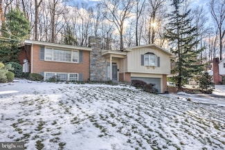 140 Edgewood Dr, New Holland, PA 17557