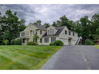 21 Colonial Dr, Litchfield, NH 03052