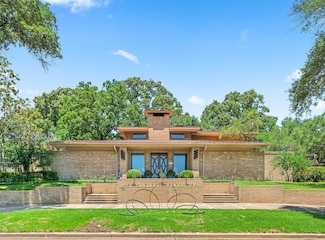 701 Woodland Hills Dr, Tyler, TX 75701