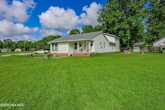 620 S Raleigh St, Wallace, NC 28466