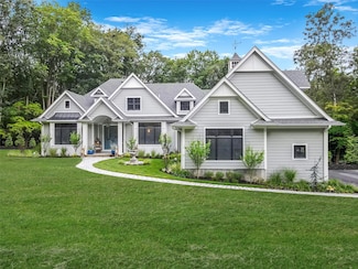 595 Moriches Rd, Saint James, NY 11780