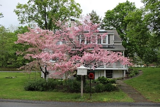 21 Overlook Rd, Poughkeepsie, NY 12603