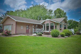 509 Southside Dr, Woodville, WI 54028