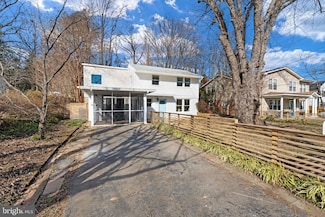 7022 Jefferson Ave, Falls Church, VA 22042