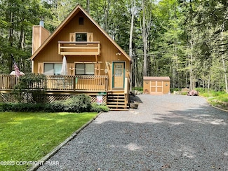 301 Maxatawny Dr, Pocono Lake, PA 18347