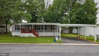 17 Spruce Ln, Manchester, PA 17345