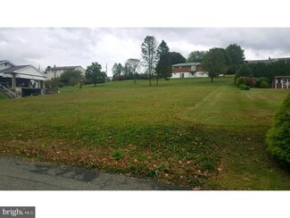 8 1st Ave, Pottsville, PA 17901