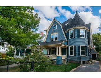 43 Kenwood St, Dorchester Center, MA 02124
