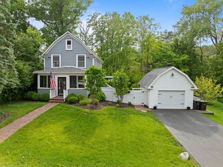 170 N Lakeshore Dr, Williams Bay, WI 53191