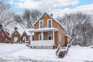 835 Clarke Dr, Dubuque, IA 52001