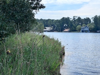 16 Abby Ln, Lumberton, MS 39455