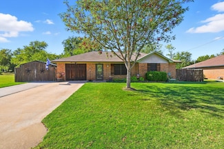 208 N Hill St, Pilot Point, TX 76258