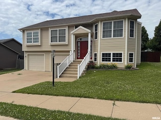 3 Hidden Valley Cir, Davenport, IA 52804