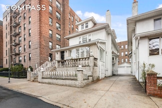 562 84th St, Brooklyn, NY 11209