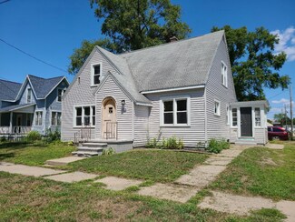 1212 4th St, Muskegon, MI 49441